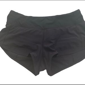 size 6 regular lululemon speed up low-rise lined short 2.5